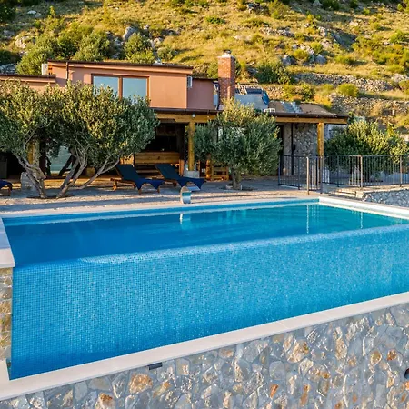Secluded Paradise *