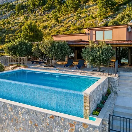 Villa Secluded Paradise