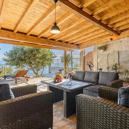 Secluded Paradise * Omis