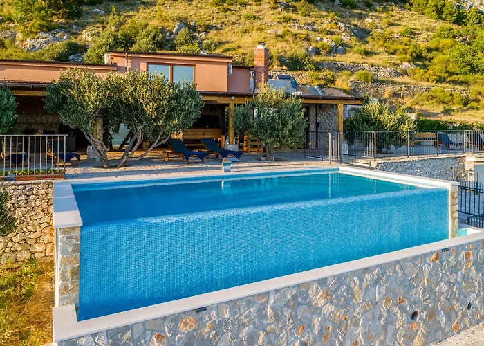 Secluded Paradise *